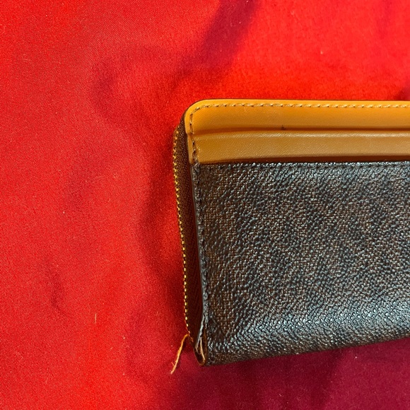 Michael Kors Jet Set Small Logo Wallet - Picture 6 of 6